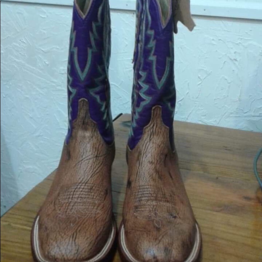 Boots - Picture 3 of 4